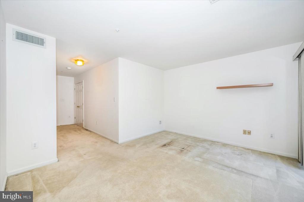 991 HILLSIDE LAKE TERRACE 906