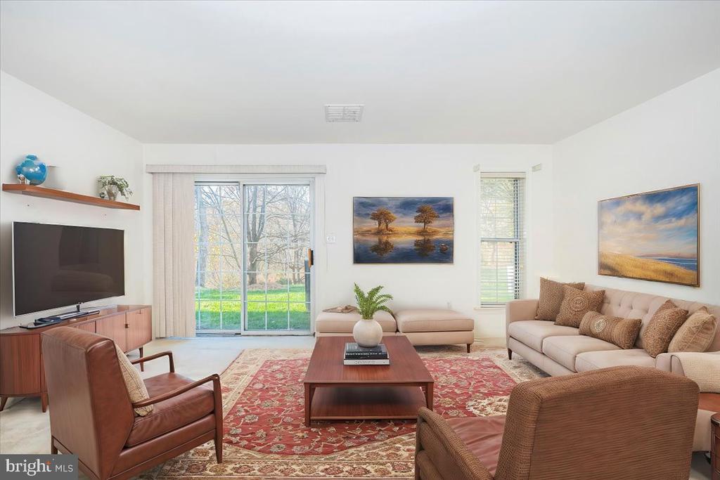 991 HILLSIDE LAKE TERRACE 906