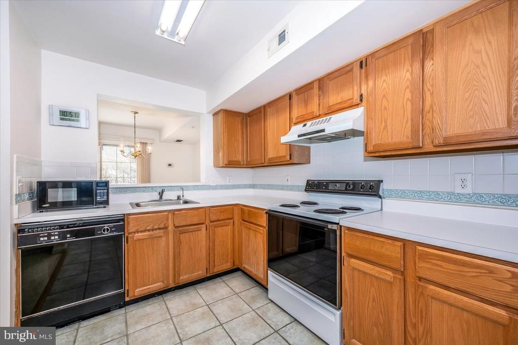 991 HILLSIDE LAKE TERRACE 906