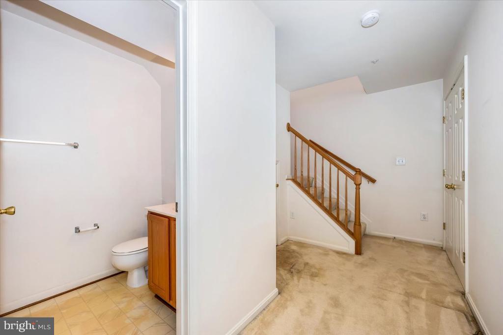 991 HILLSIDE LAKE TERRACE 906