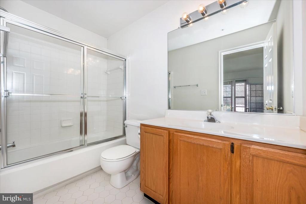 991 HILLSIDE LAKE TERRACE 906