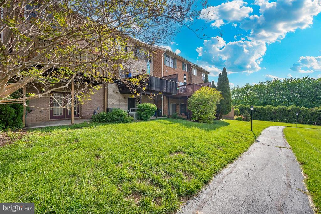 1261 LINDSAY LANE