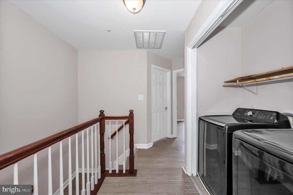1261 LINDSAY LANE