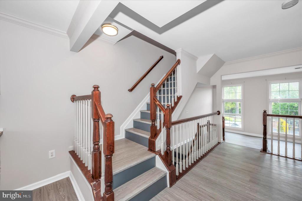 1261 LINDSAY LANE