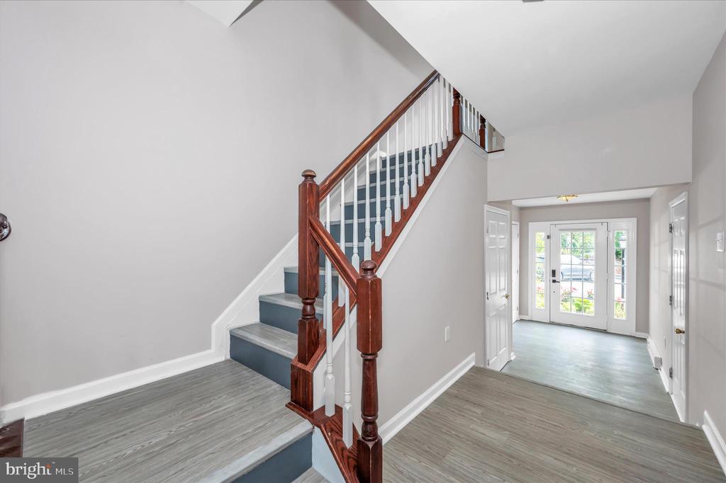 1261 LINDSAY LANE