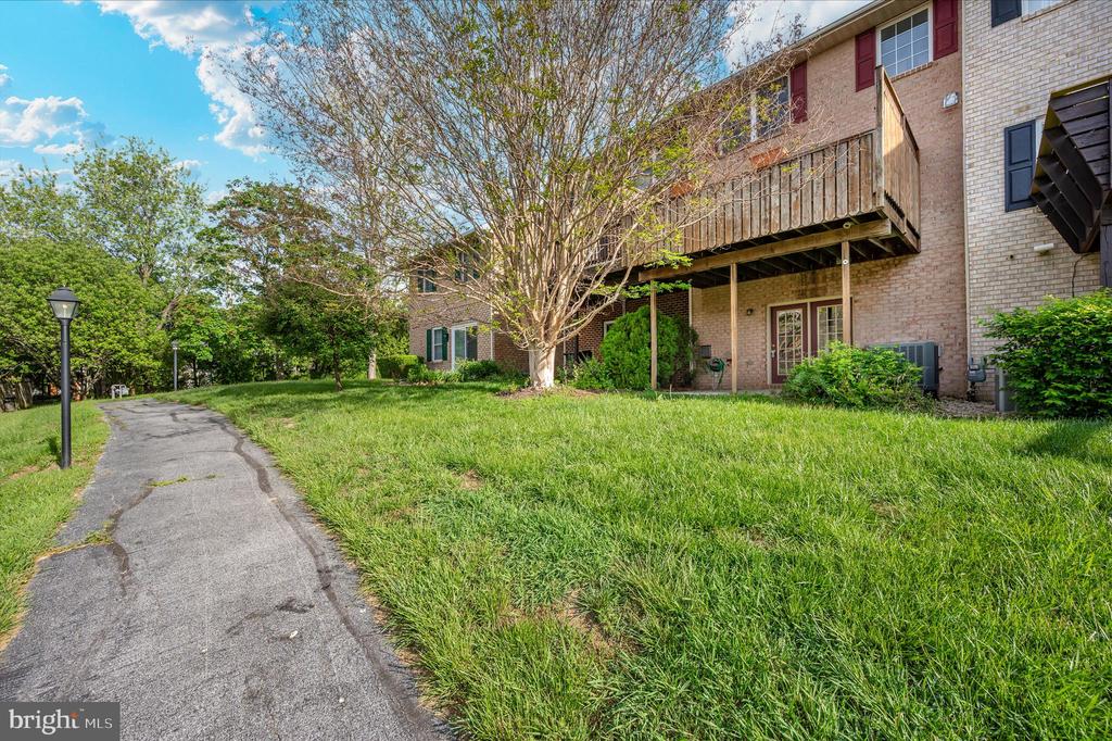 1261 LINDSAY LANE