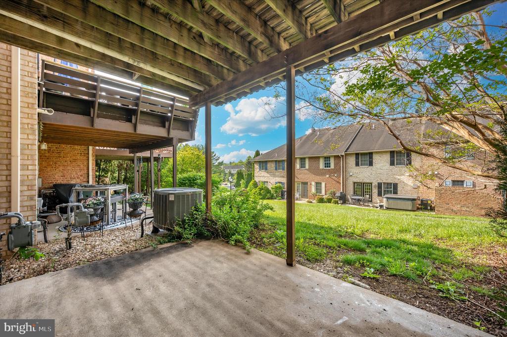 1261 LINDSAY LANE