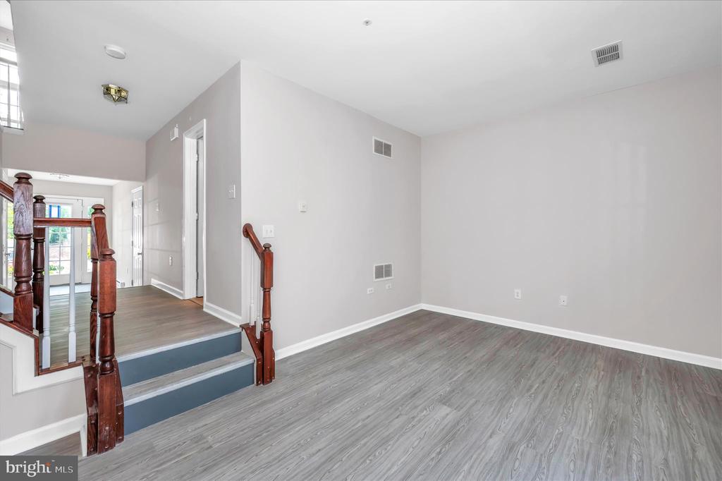 1261 LINDSAY LANE