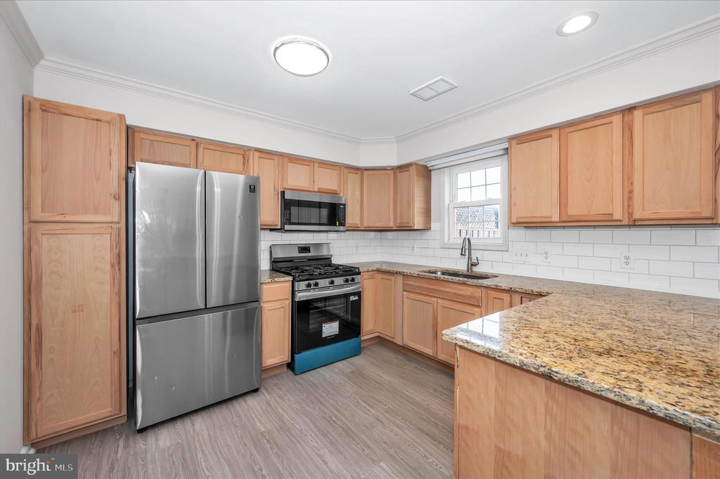 1261 LINDSAY LANE