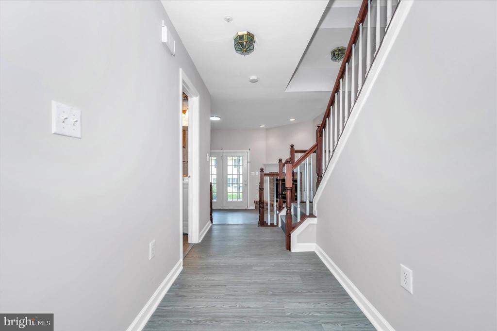 1261 LINDSAY LANE