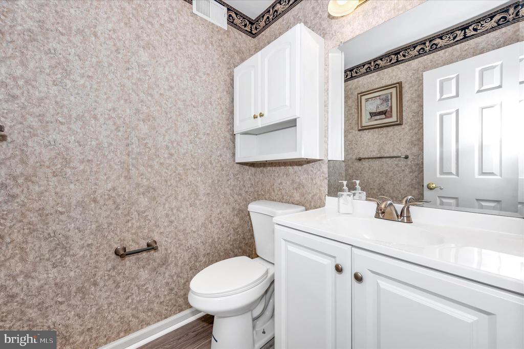 1261 LINDSAY LANE