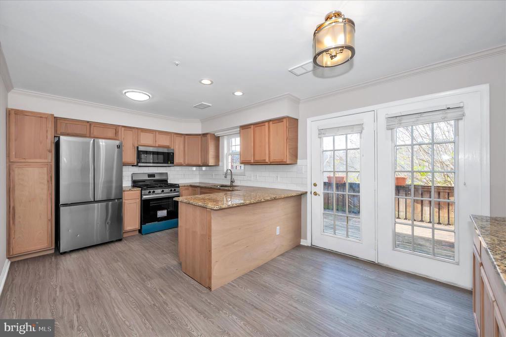 1261 LINDSAY LANE