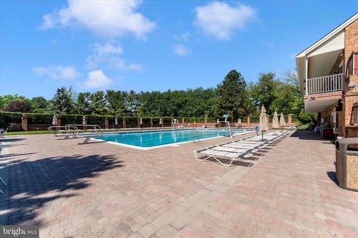 1261 LINDSAY LANE