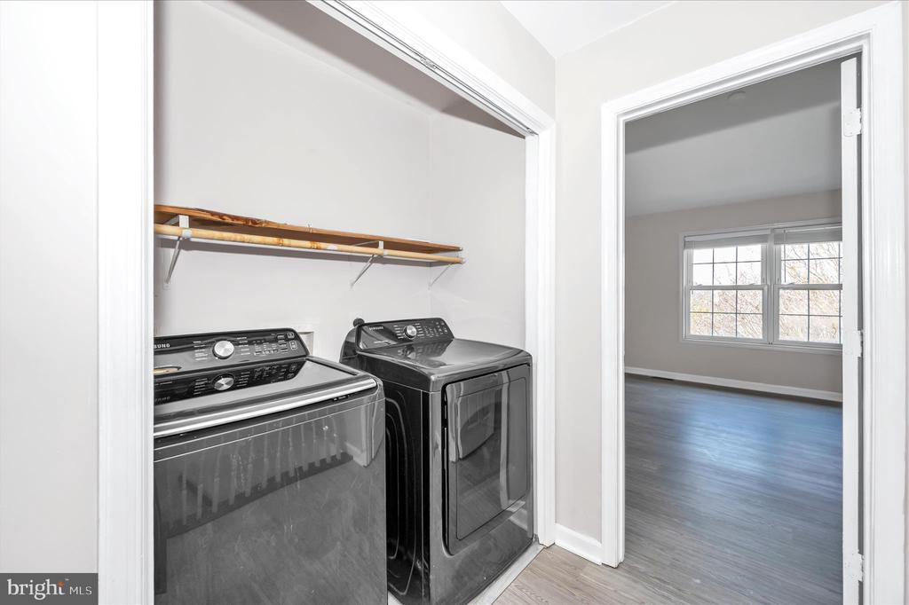 1261 LINDSAY LANE