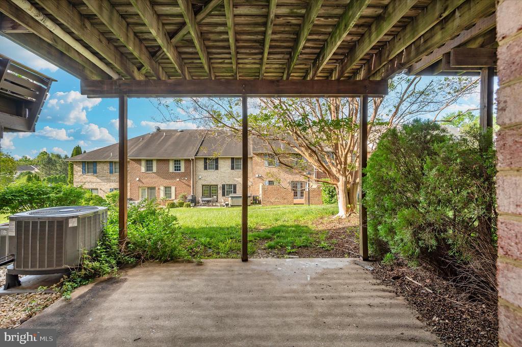 1261 LINDSAY LANE