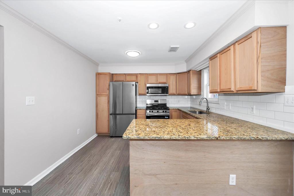 1261 LINDSAY LANE