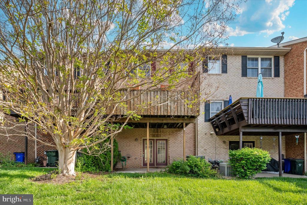 1261 LINDSAY LANE