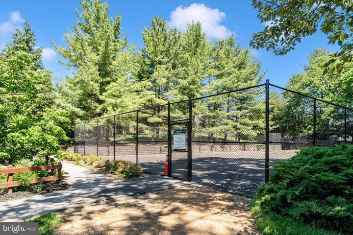 1261 LINDSAY LANE