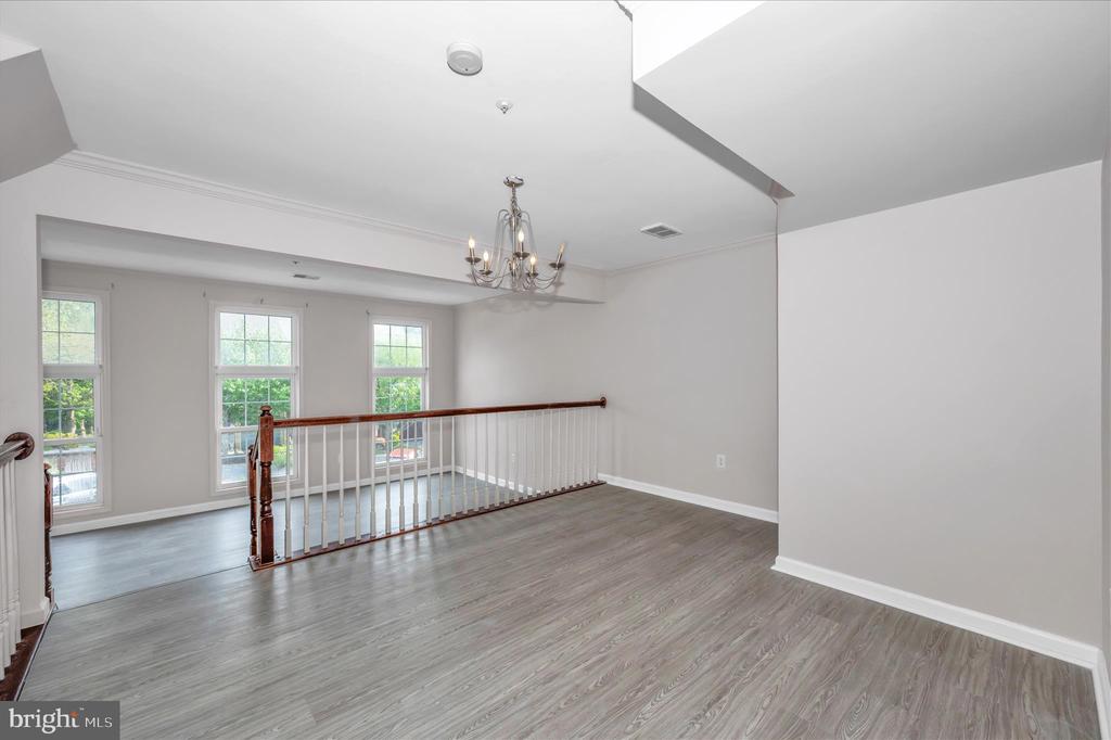 1261 LINDSAY LANE