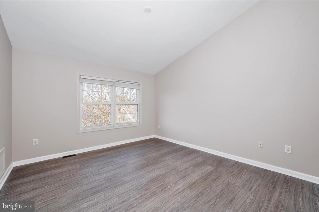 1261 LINDSAY LANE