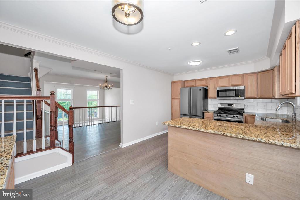 1261 LINDSAY LANE