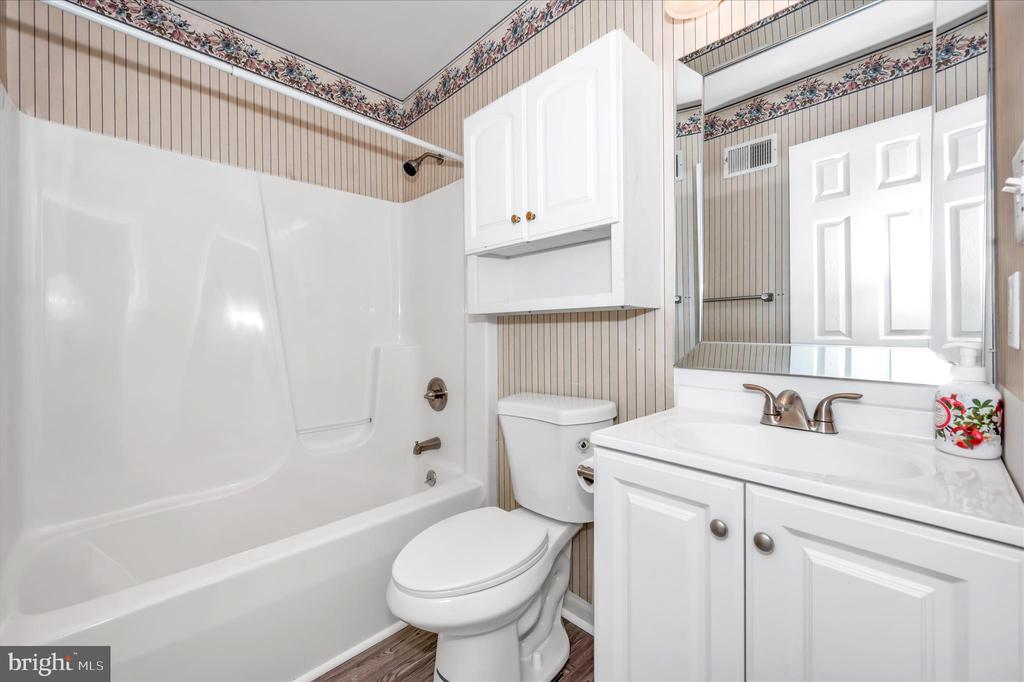 1261 LINDSAY LANE
