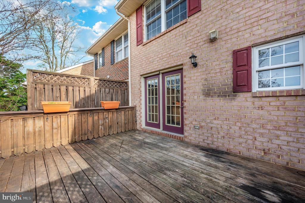 1261 LINDSAY LANE