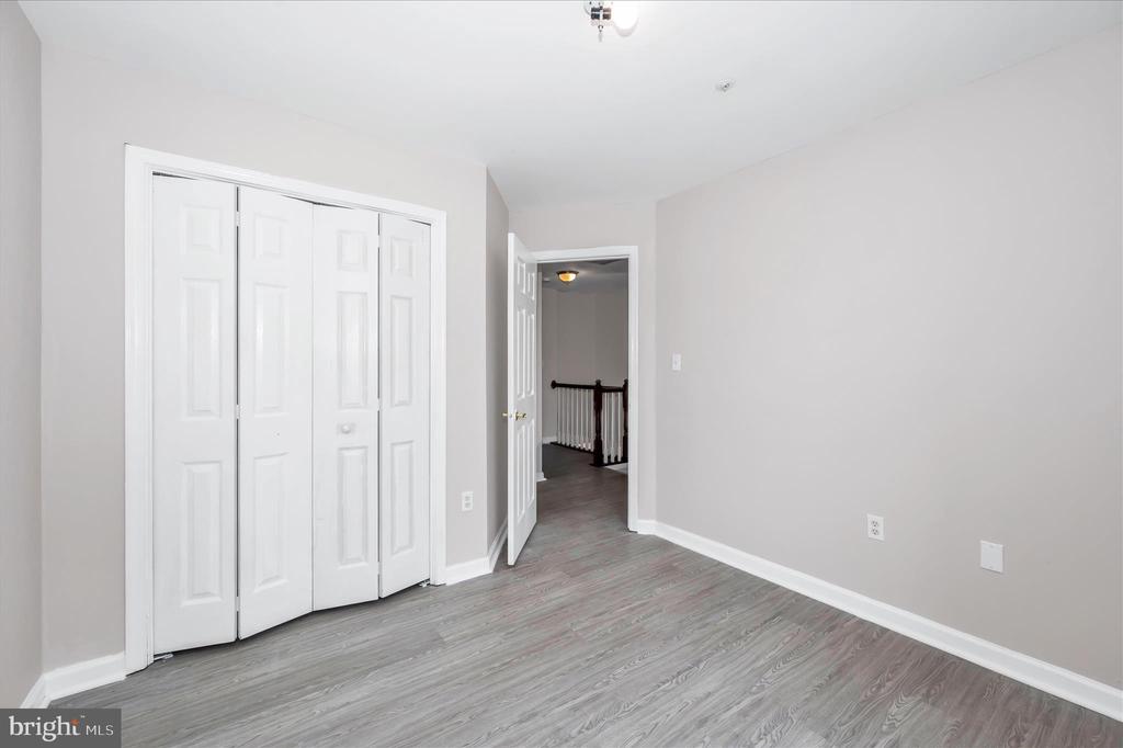 1261 LINDSAY LANE