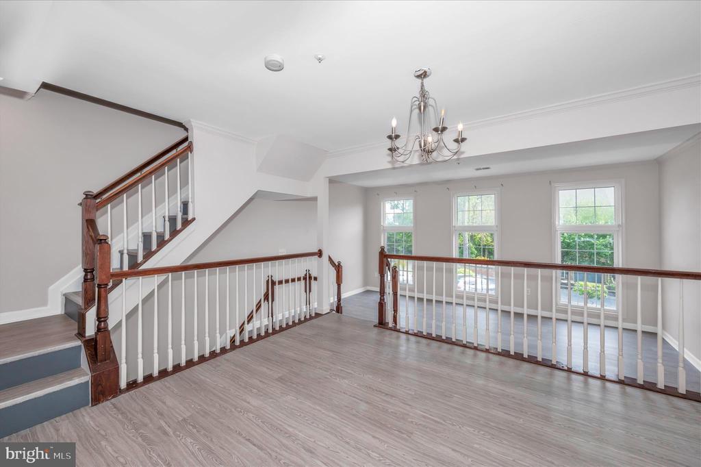 1261 LINDSAY LANE