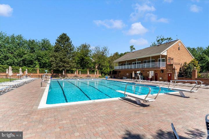 1261 LINDSAY LANE