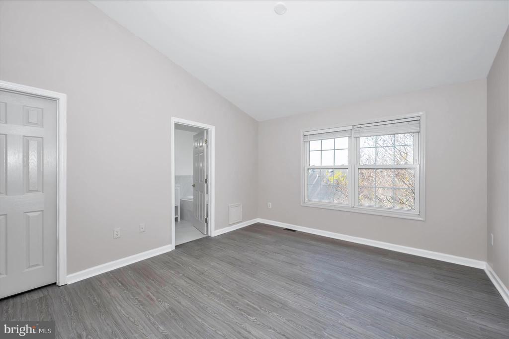 1261 LINDSAY LANE
