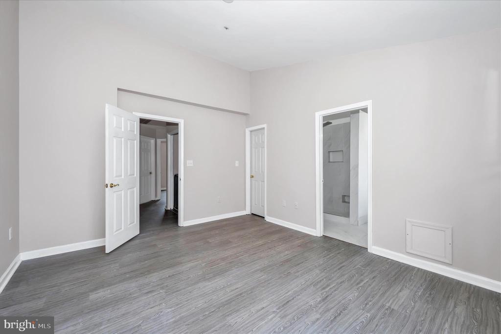 1261 LINDSAY LANE