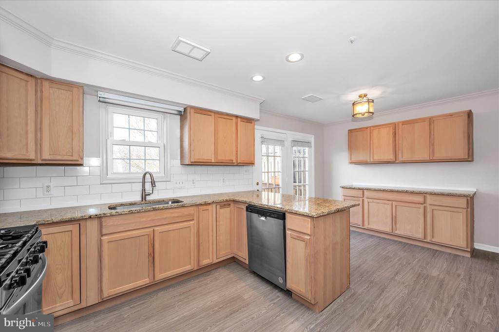 1261 LINDSAY LANE