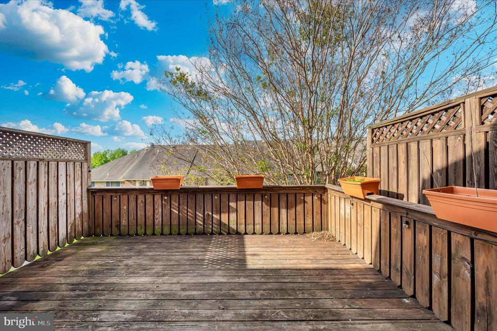 1261 LINDSAY LANE