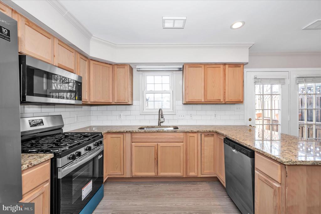 1261 LINDSAY LANE