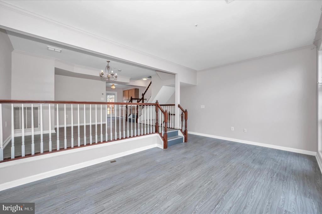 1261 LINDSAY LANE