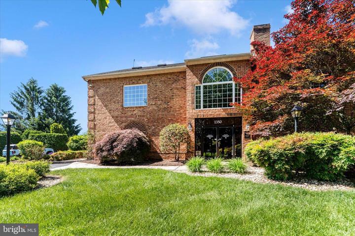 1261 LINDSAY LANE