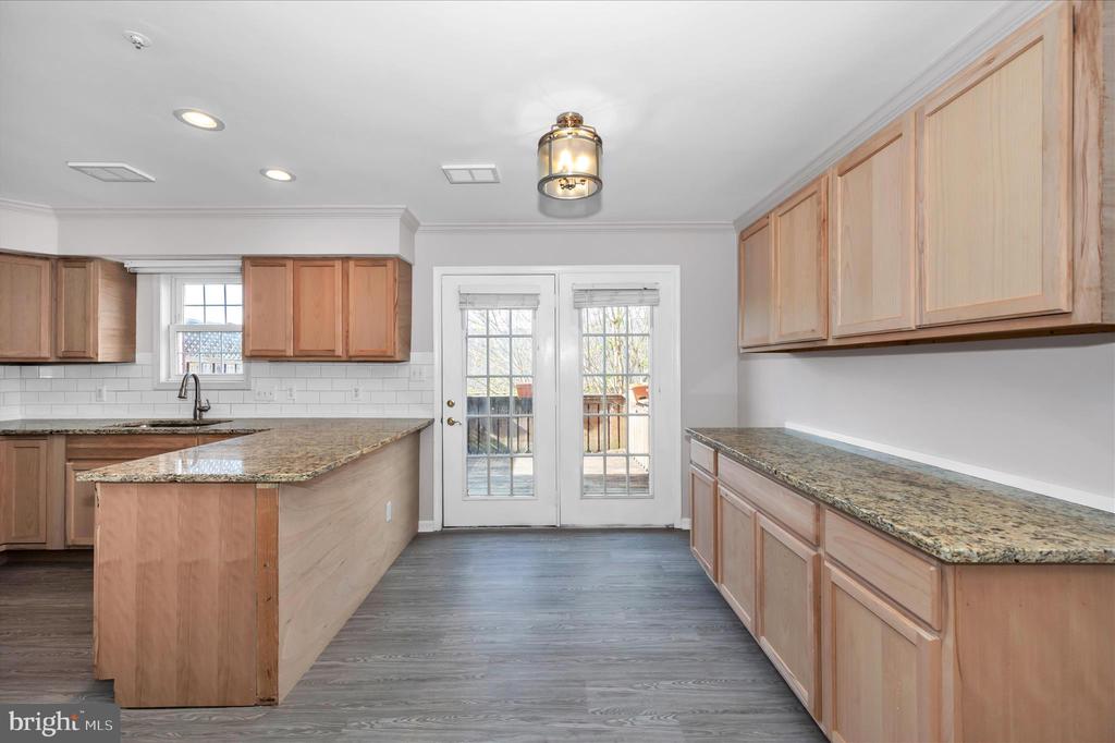 1261 LINDSAY LANE
