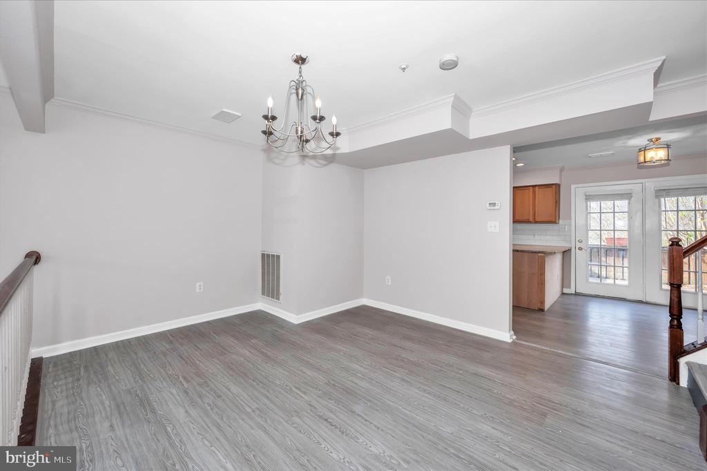 1261 LINDSAY LANE