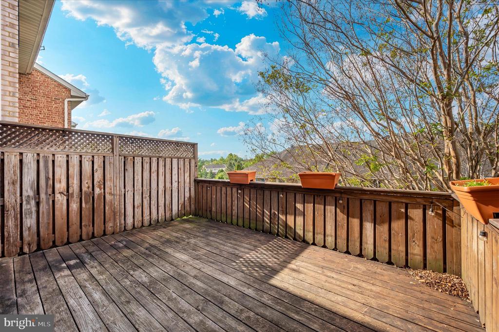 1261 LINDSAY LANE