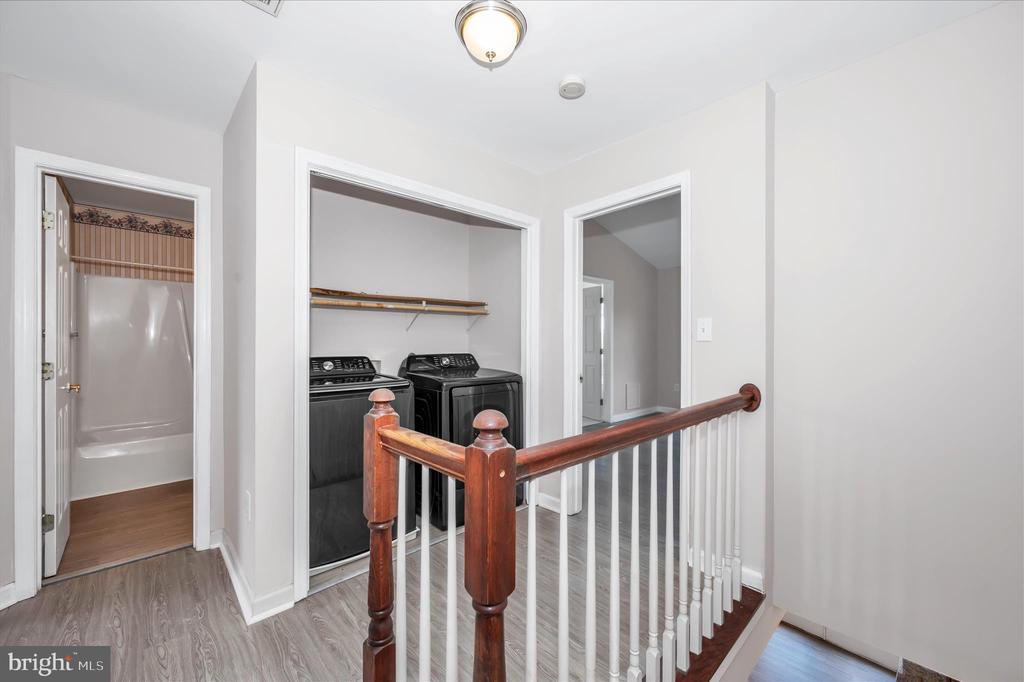 1261 LINDSAY LANE
