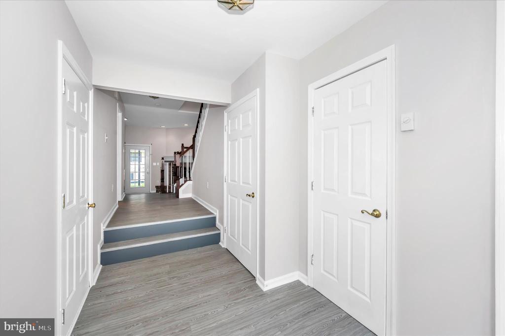 1261 LINDSAY LANE