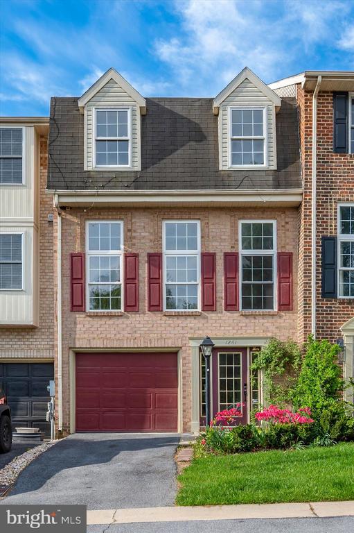 1261 LINDSAY LANE