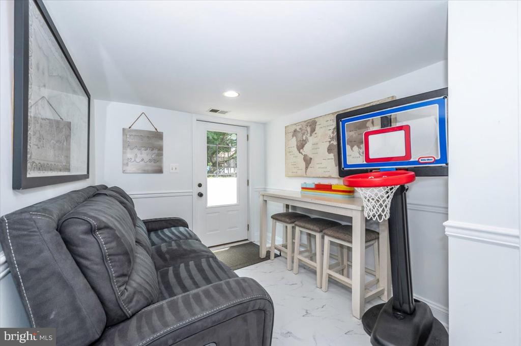 6109 COLCHESTER ROAD