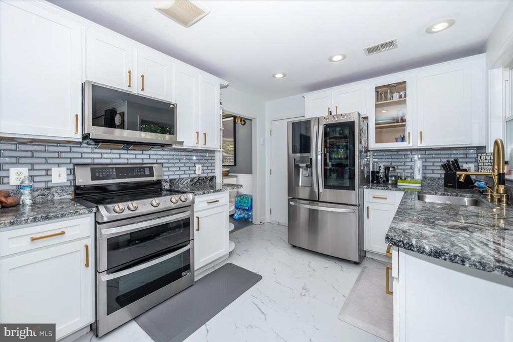 6109 COLCHESTER ROAD