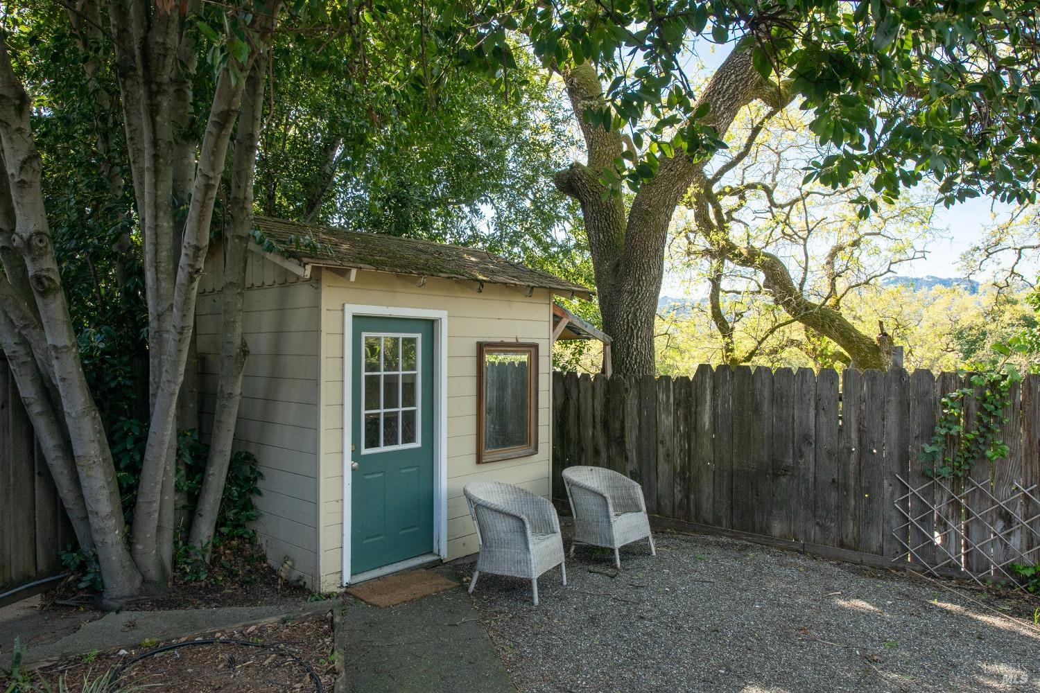 18823-18825 Beatrice Dr S