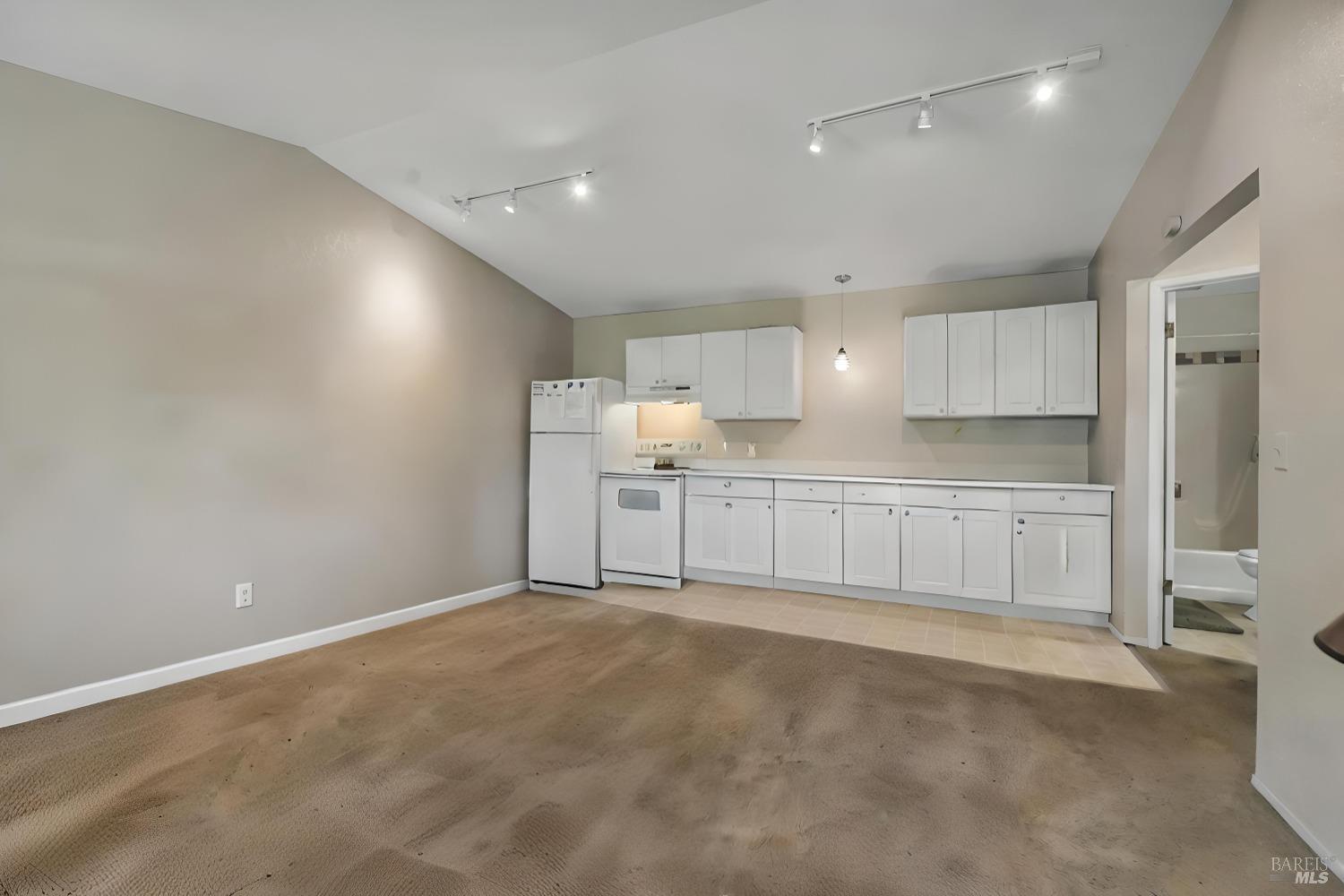 18823-18825 Beatrice Dr S