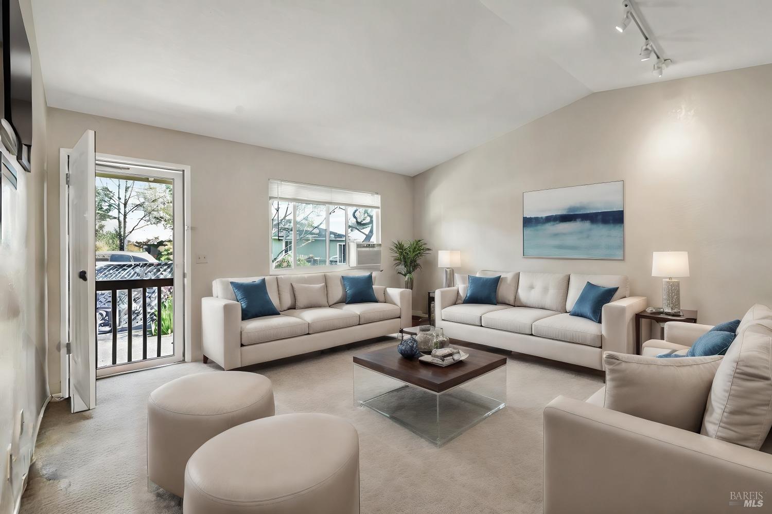 18823-18825 Beatrice Dr S