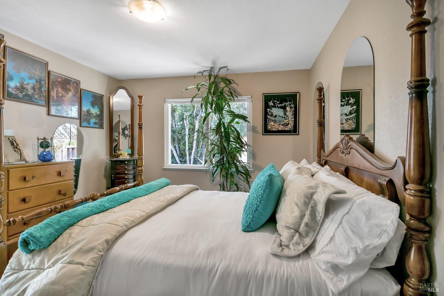 18823-18825 Beatrice Dr S