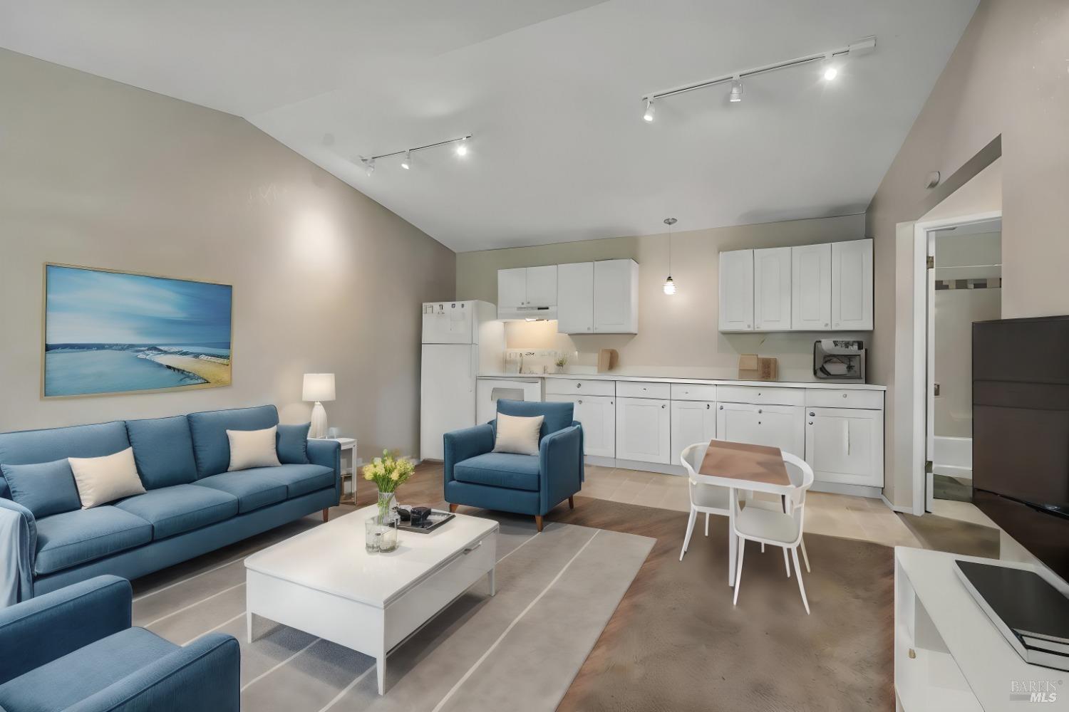 18823-18825 Beatrice Dr S